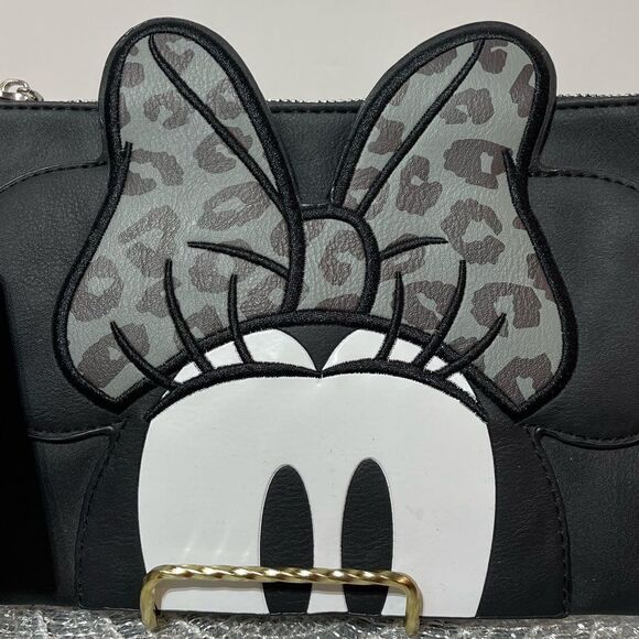 Disney Minnie Mouse Grayscale Wristlet NWT - Picture 3 of 12
